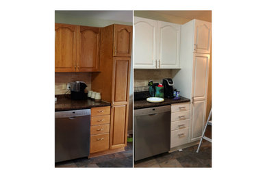 Inspiration for an eat-in kitchen remodel in Ottawa