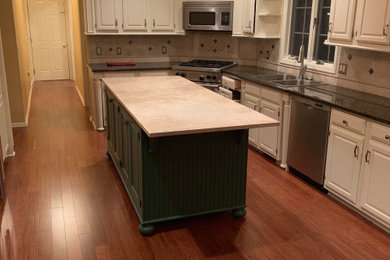 Kitchen - traditional kitchen idea