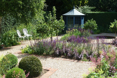 Inspiration for a classic garden in Gloucestershire.