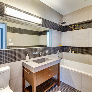 Bäder mit Badewanne in Nische und Beton-Waschbecken/Waschtisch Ideen
