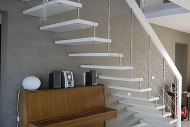 Design ideas for a contemporary staircase in Bordeaux.