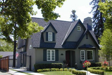 Photo of a large traditional two-storey stucco grey house exterior in San Francisco with a shingle roof.