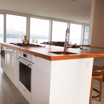 Arbutus Ridge - Kitchen & Laundry