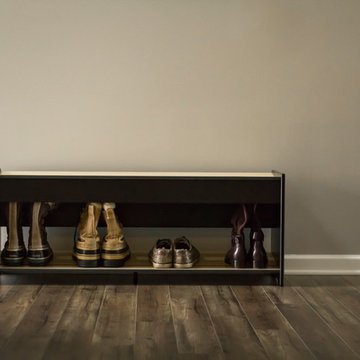 Cordwainer entry bench