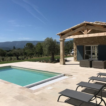Construction d'une maison en pierres avec piscine à Gordes