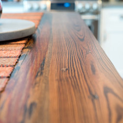 Custom Kitchen with Heart Pine - Produits