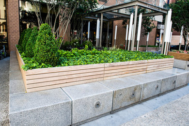 Urban exterior home photo in New York