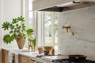 Kitchen photo in Charleston