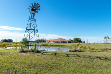 Inspiration for a modern landscaping in Austin.