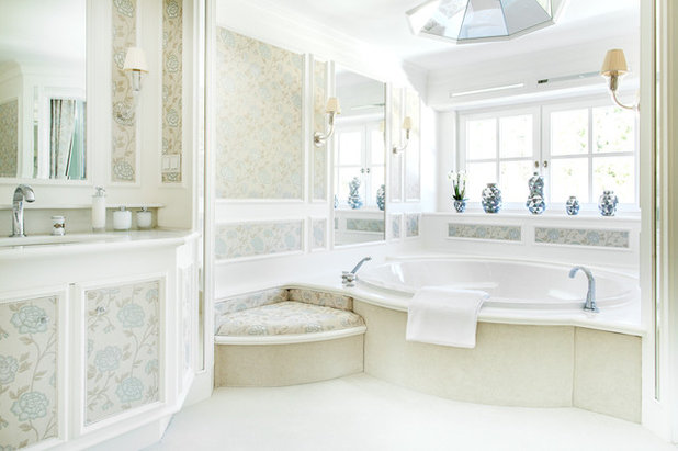 Классический Ванная комната by Ангелина Аскери / Angelina Askeri Interiors