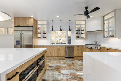 Kitchen - contemporary kitchen idea in Austin