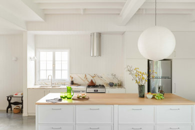Transitional kitchen in Brisbane.