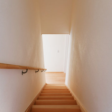 屋根裏がある、明るくナチュラルな家