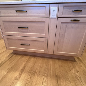 6612 - Bianco Breeze: Transforming with Quartz & Maple