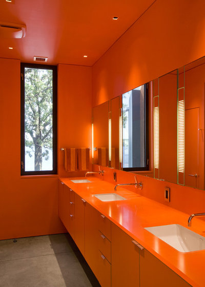 Модернизм Ванная комната by Min | Day Architects