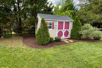 Design ideas for a mid-sized courtyard formal garden in Charlotte.