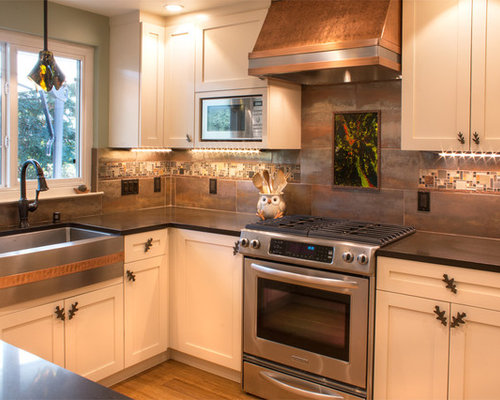 Eklektische Küchen mit Küchenrückwand in Metallic Ideen, Design