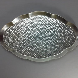 bandeja de aluminio plateado martel&eacute; de Manufacturas Met&aacute;licas Madrile&ntilde;as - Serving Trays