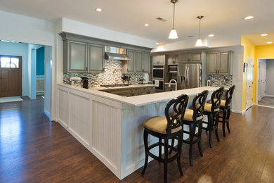 Kitchen - transitional kitchen idea in Philadelphia