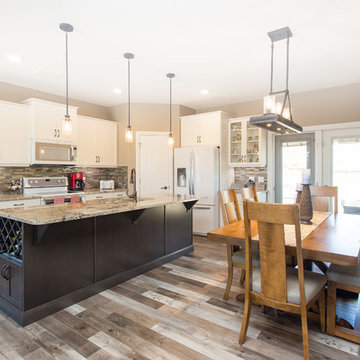 Ranchlands - Medicine Hat - Two Toned Kitchen