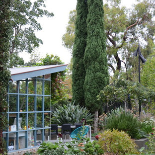 Eklektischer Garten mit Natursteinplatten in Melbourne