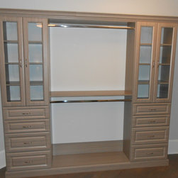 Walk-in Closets - Clothing Valets And Suit Stands