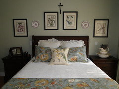 Euro Pillows For Queen Bed I Ve Only Ever Seen 2 Euros On A Queen Bed 3 King