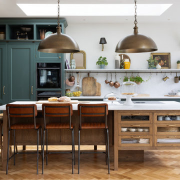 Teddington Painted Shaker Kitchen with Pantry, Bar, Boot & Utility Room