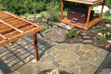 Inspiration for a rustic landscaping in Cincinnati.