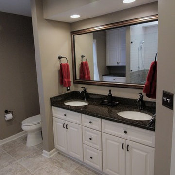 Forest Lakes Spacious Bathroom