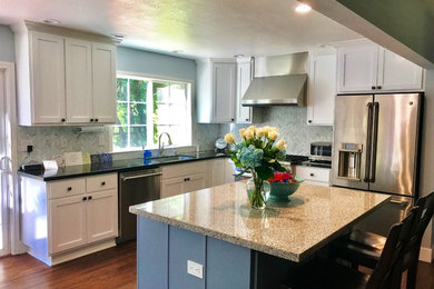 Kitchen - modern kitchen idea in San Francisco