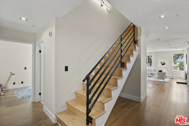 Minimalist staircase photo in Los Angeles