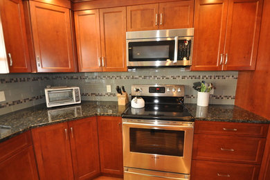 Kitchen - mid-sized kitchen idea in Boston