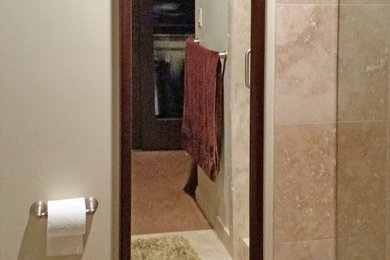 Example of a transitional home design design in Los Angeles