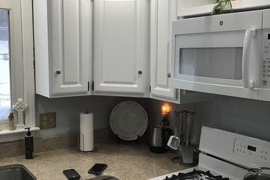 Eat-in kitchen photo in Other