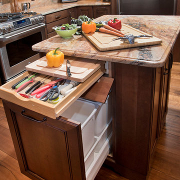 Vail Golf Course Townhomes - Traditional Cherry Kitchen