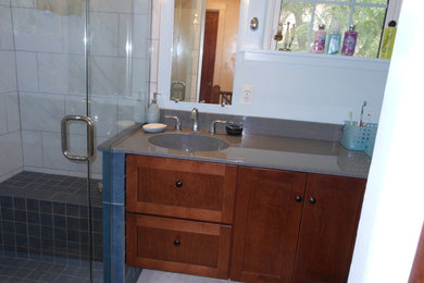 Example of a bathroom design in Detroit