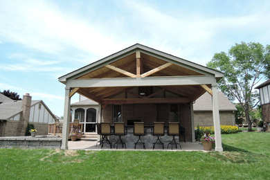 Inspiration for a timeless porch remodel in Detroit