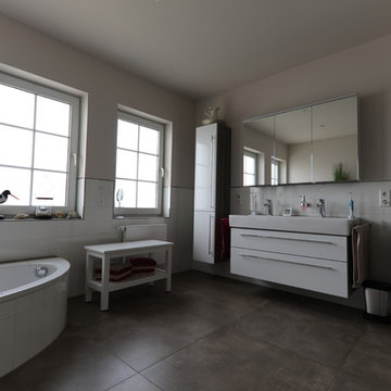 Spiegelschrank und Badezimmer-Schränke