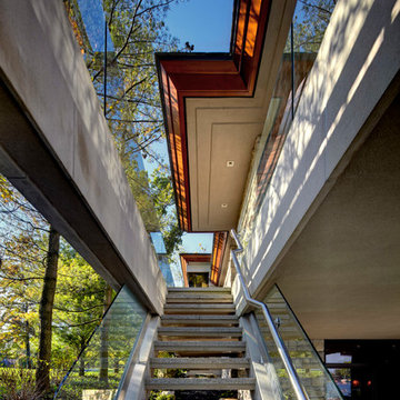 Lakeside Home Integrated with Luxury Technology