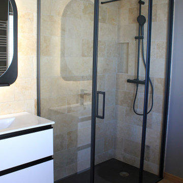 Salle de bain en travertin