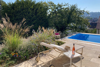 Großes, Überdachtes Maritimes Terrasse am Hang neben dem Haus, im Erdgeschoss mit Stahlgeländer in Stuttgart