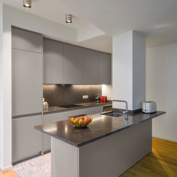 Cucina aperta su soggiorno a Milano