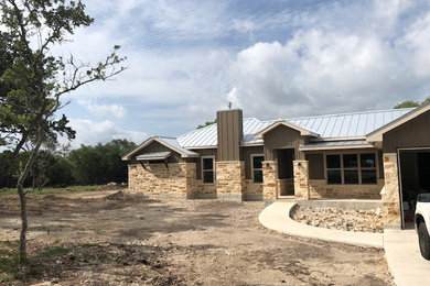 Rolling View 1: New Contemporary Home in Canyon Lake, TX