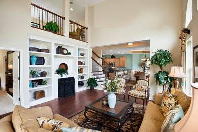Elegant living room photo in Cincinnati