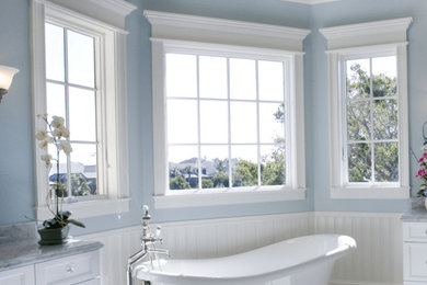 Inspiration for an eclectic bathroom remodel in Los Angeles