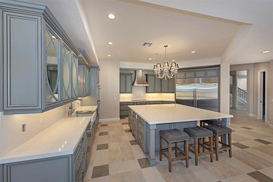 Kitchen - transitional kitchen idea in Las Vegas