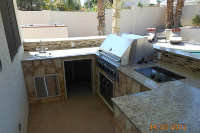 Example of a minimalist patio design in Phoenix