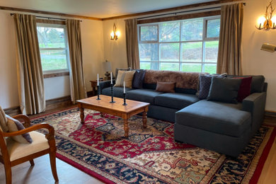 Example of a mountain style home design design in New York