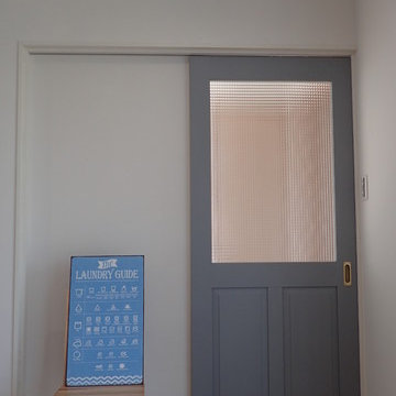オフホワイトの家
